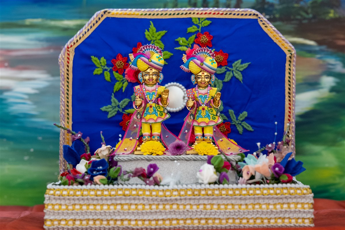 Shri Harikrishna Maharaj and Shri Gunatitanand Swami Maharaj