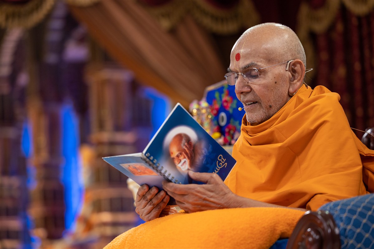Swamishri discourses on Yogi Vani, the spiritual wisdom of Yogiji Maharaj