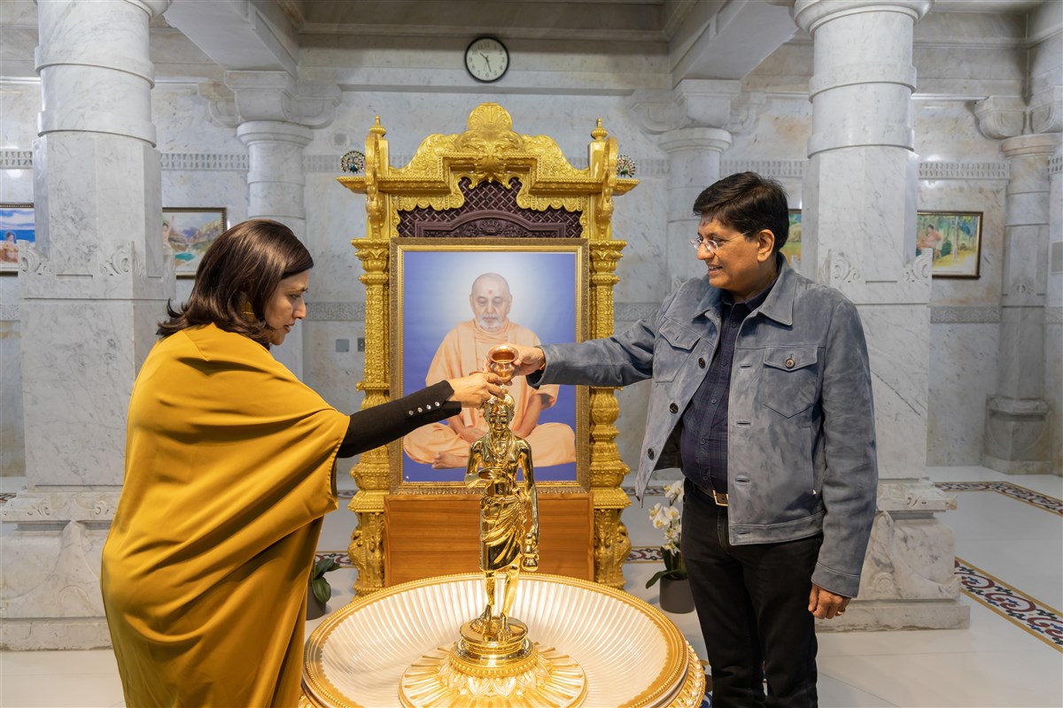 Shri Piyush Goyal visits BAPS Shri Swaminarayan Mandir, Toronto, Canada