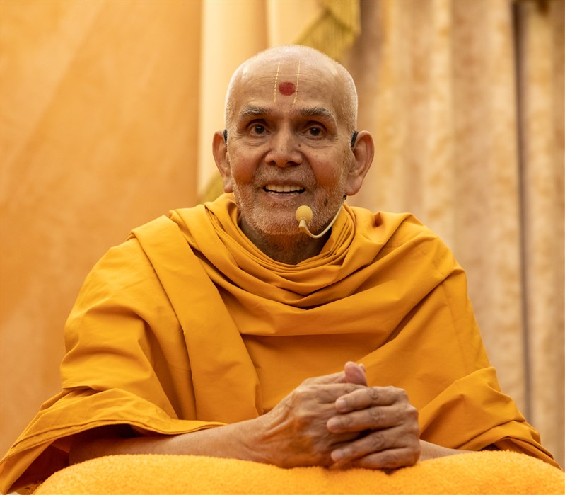 Swamishri enjoys seeing the old photos of Yogiji Maharaj