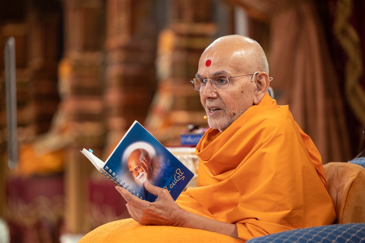 Swamishri discourses on Yogi Vani, the spiritual wisdom of Yogiji Maharaj