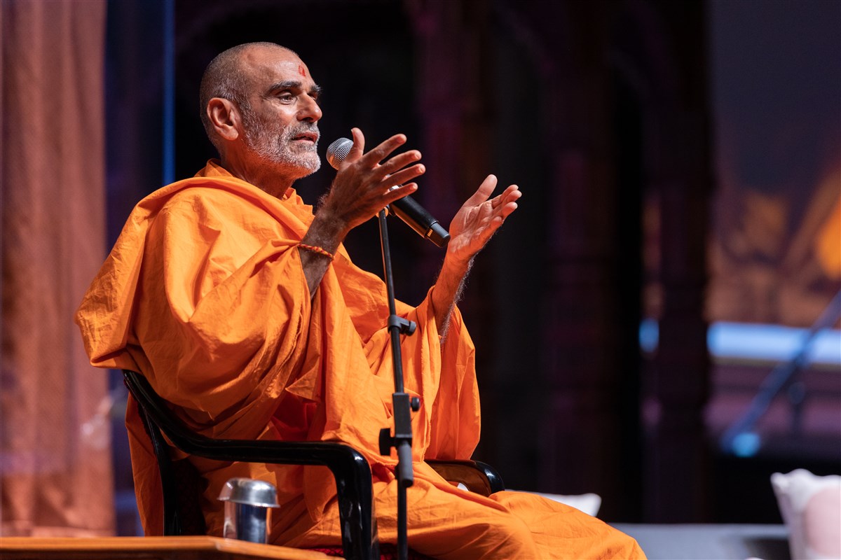 Anandswarupdas Swami emphasised the need for regular and effective satsang at home