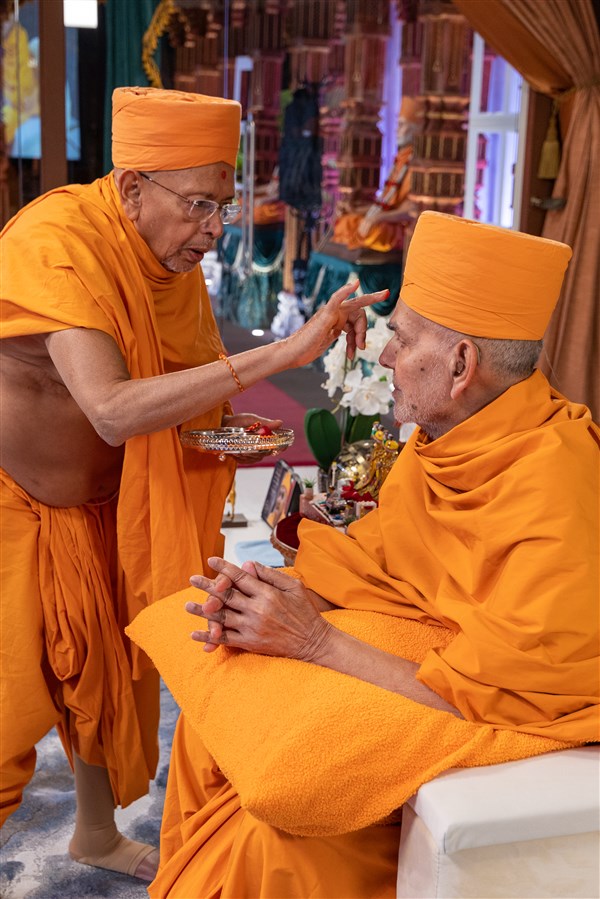 ...and Mahant Swami Maharaj