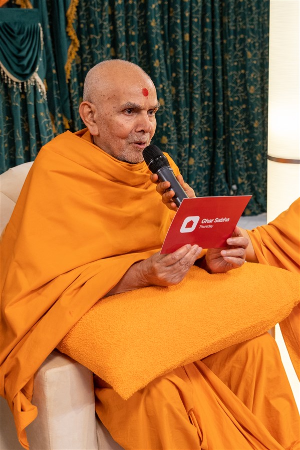 Swamishri reiterated the importance of spending time with the family at home in spiritual discussion, sharing and learning