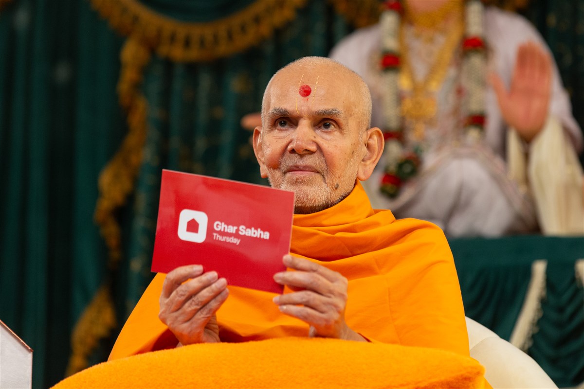 Swamishri reveals the family activity for Thursday as 'Ghar Sabha' (family assembly at home)