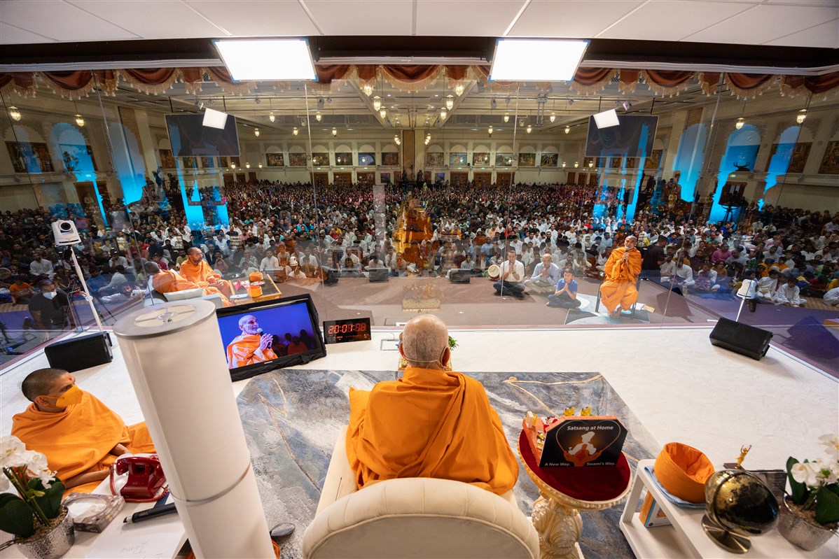 Anandswarupdas Swami prays for health, happiness and harmony to prevail amongst all families