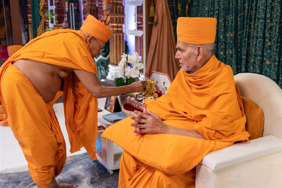 As is customary in a padhramani, Tyagvallabhdas Swami performs the pujan of the murtis...