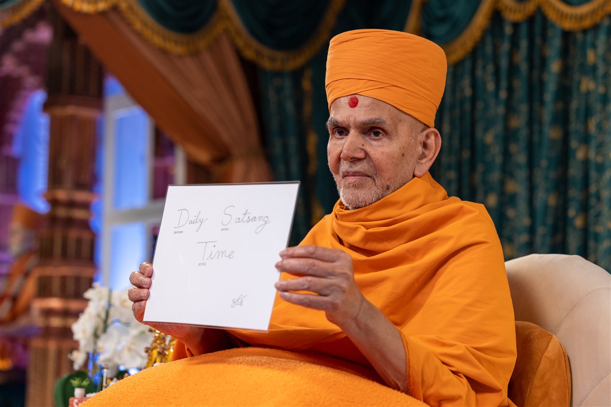 Swamishri reveals 'Daily Satsang Time' as the key to family harmony