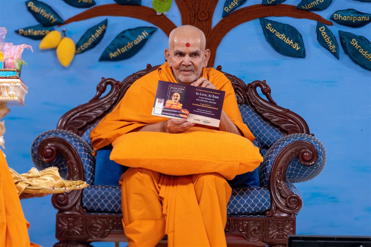 HH Mahant Swami Maharaj inaugurates the audiobook of  <a href='https://www.amazon.com/dp/B0C34DB872?ref_=cm_sw_r_apin_dp_9QPSPYEJ2ADY29PG315H' target='blank' style='text-decoration:underline; color:blue;'>“In Love, At Ease"</a>