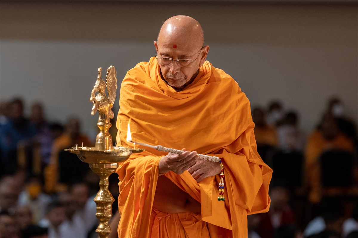He was joined by Sadguru Tyagvallabhdas Swami...