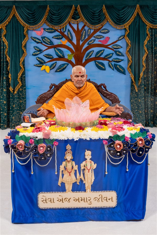 <i>"Sevā ej amāru jivan"</i>