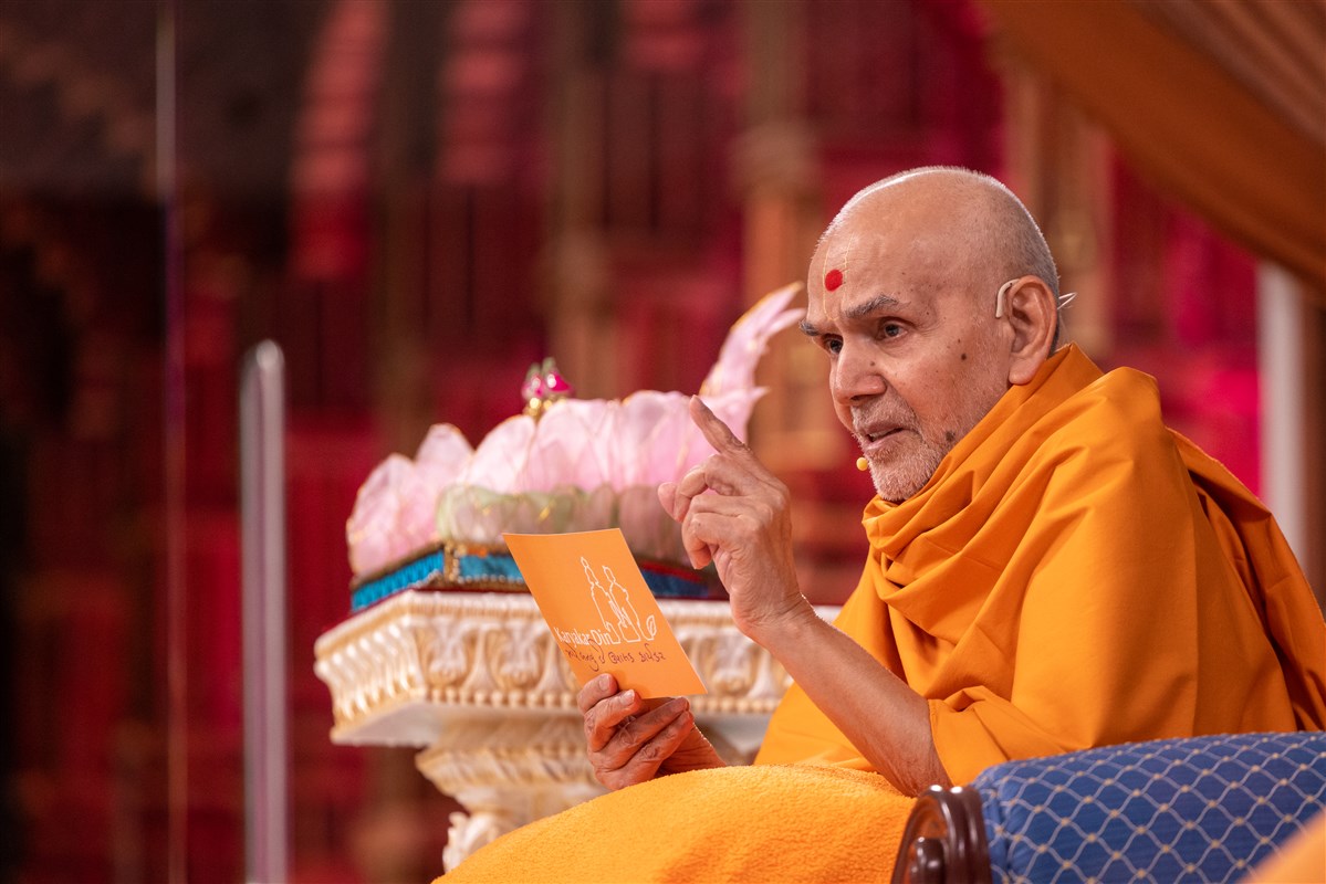 Swamishri outlines the ideal virtues of an 'upasak karyakar'
