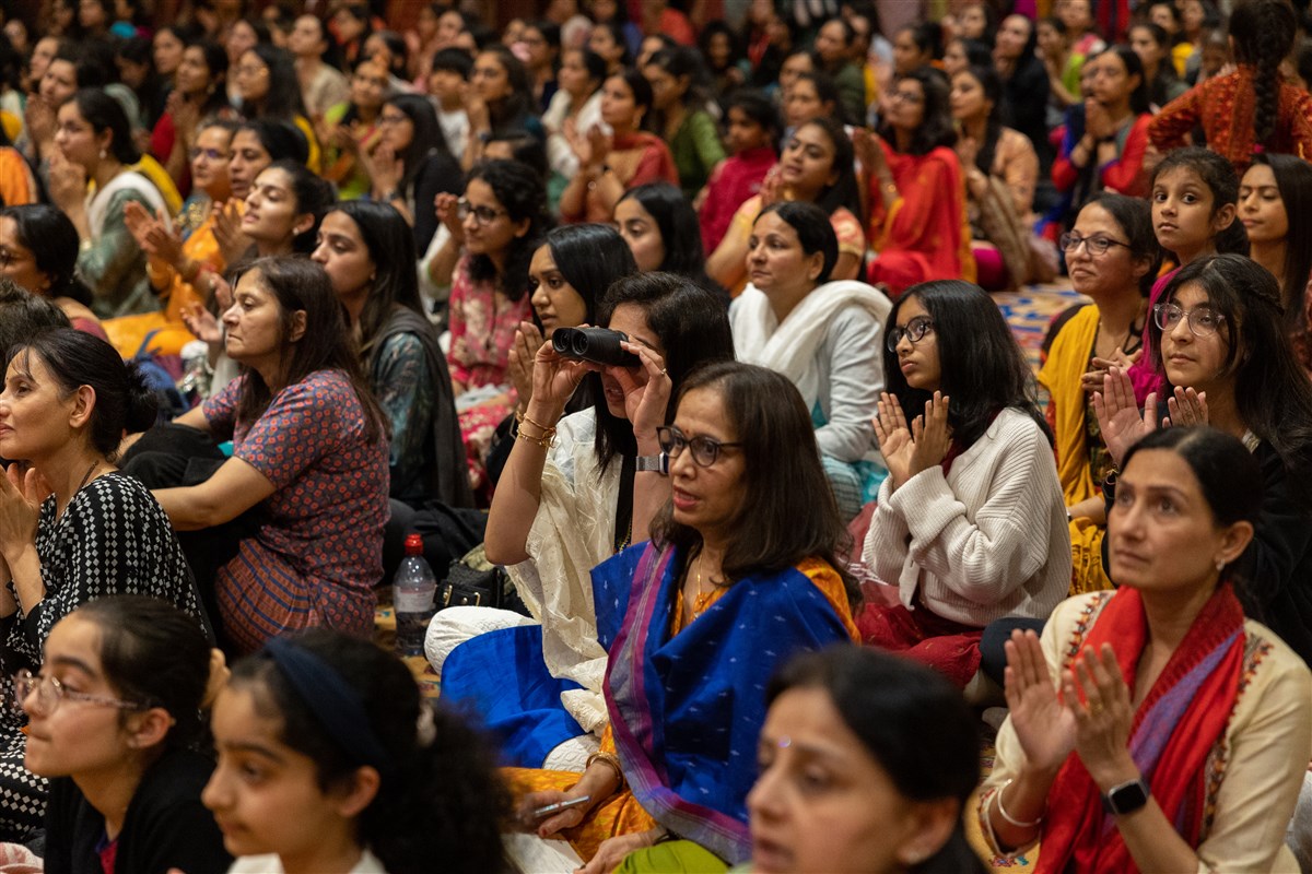 Devotees engrossed in the evening assembly