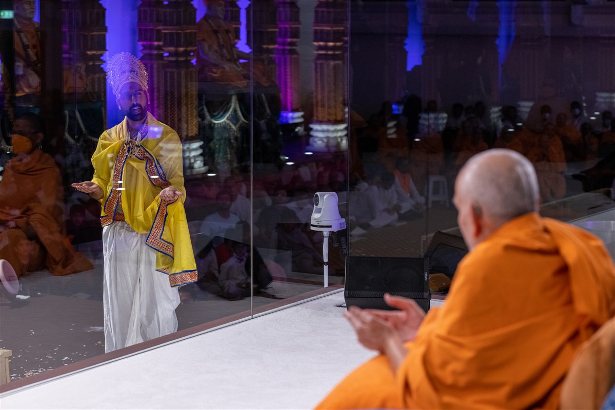 Swamishri listens attentively to the skit