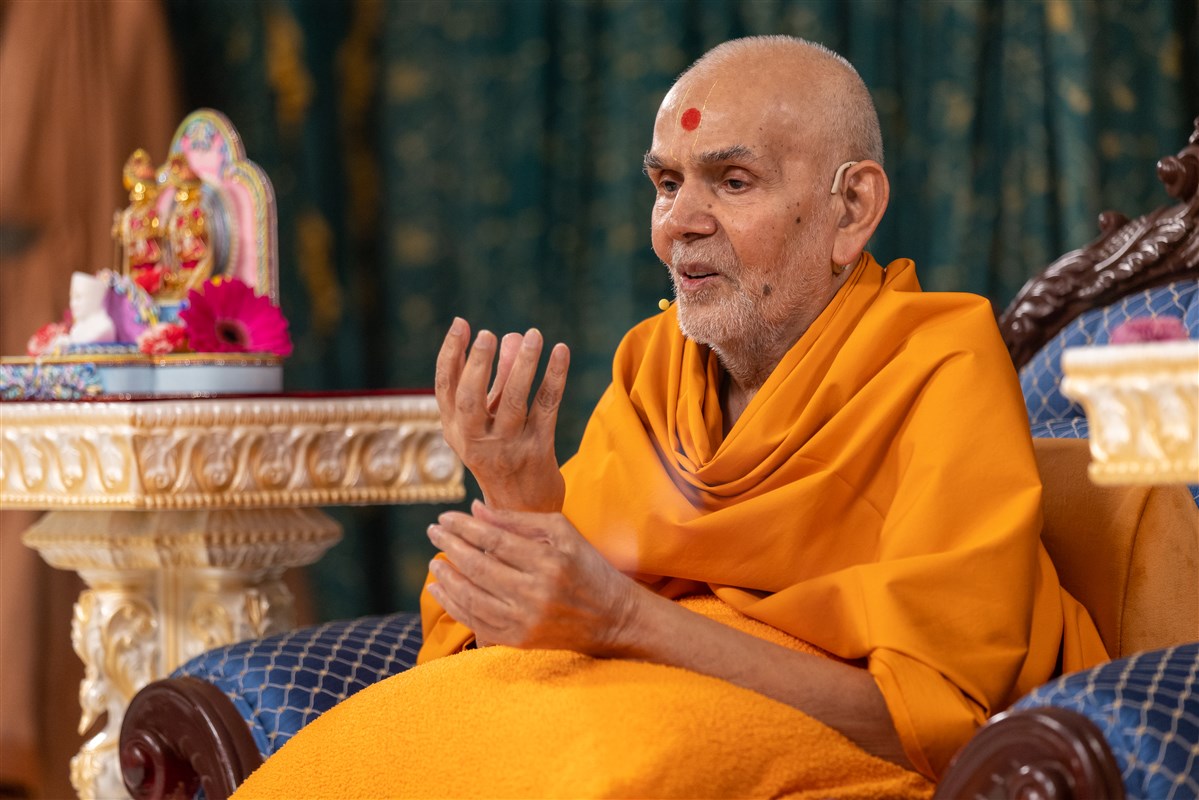 Swamishri narrates his joyful memories of Yogiji Maharaj