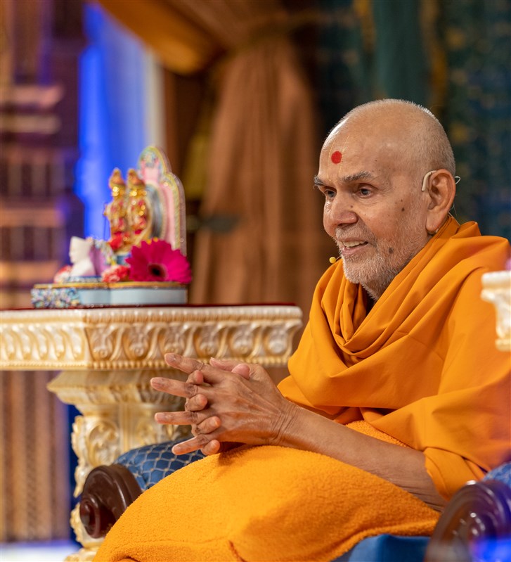 Swamishri engrossed in his memories of Yogiji Maharaj