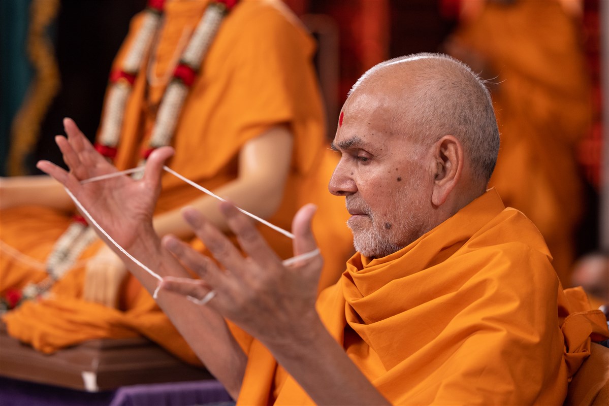 Swamishri participates in the festival programme by reliving the diksha ceremony from 1961