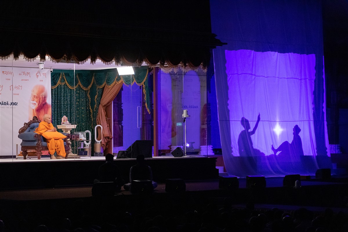 Swamishri watched the shadow play attentively as it depicted a prasang about Yogiji Maharaj taking care of someone who had previously insulted him