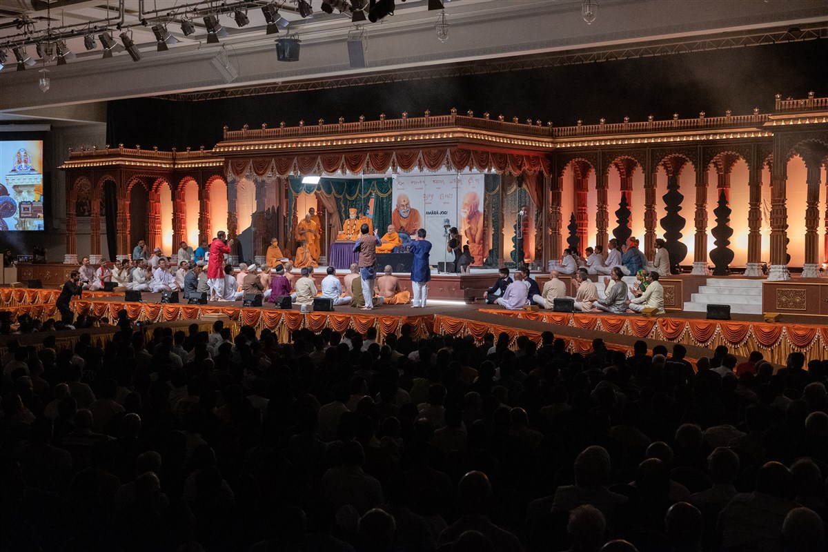 Swamishri re-lived the diksha ceremony from 1961, as depicted through a drama