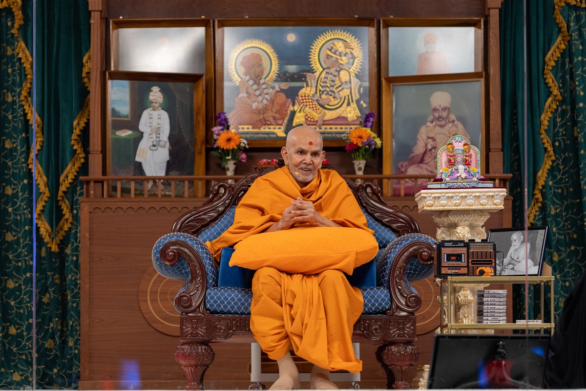 Swamishri fondly recalled his experiences with Yogiji Maharaj
