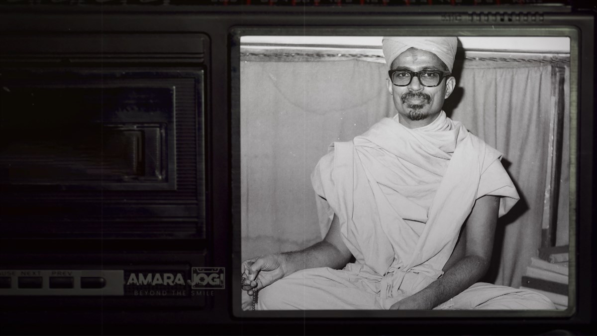 A video showing a youthful Swayamprakashdas Swami (Doctor Swami) played as he described his guru’s devotion towards God