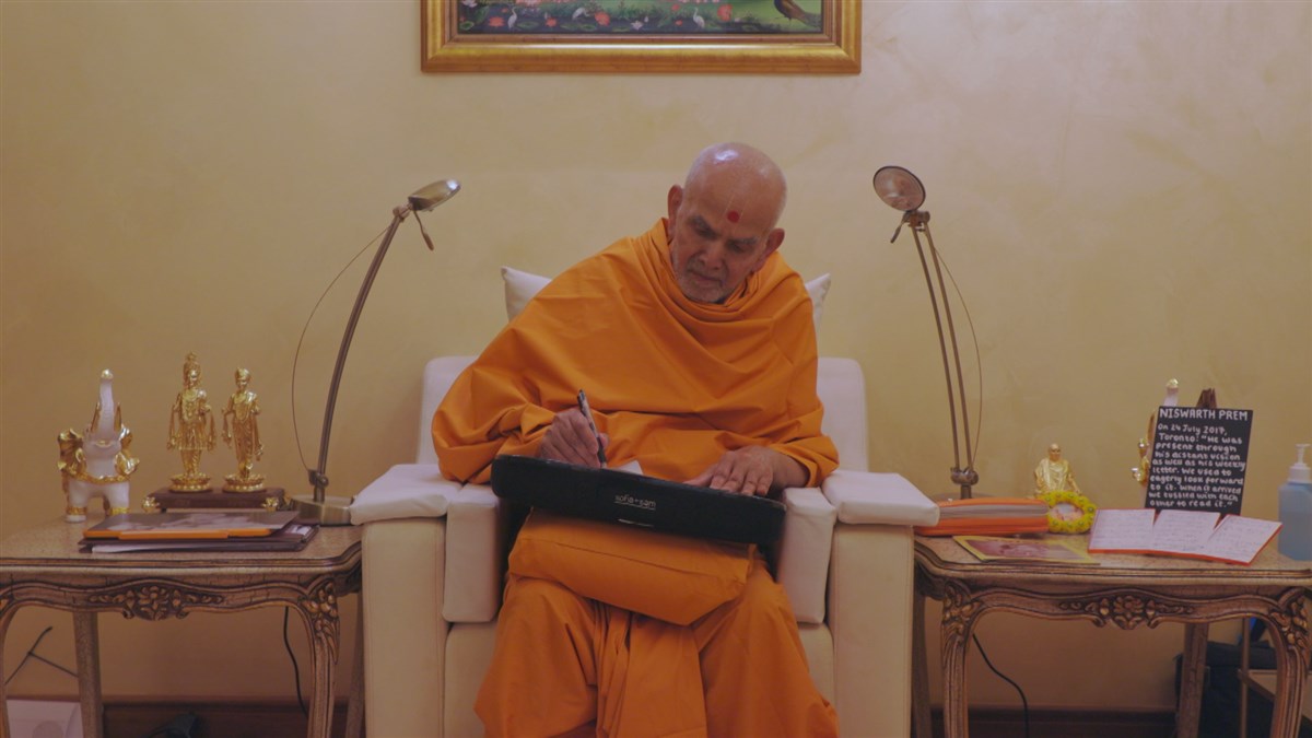 Earlier in the day, Swamishri had written a personal letter to his guru, Yogiji Maharaj