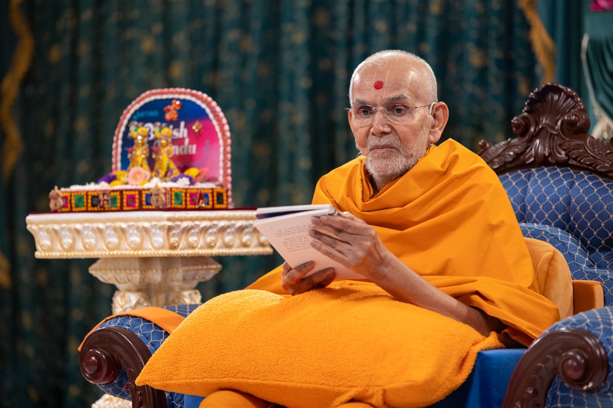 Swamishri discourses on Yogi Vani, the wisdom of Yogiji Maharaj