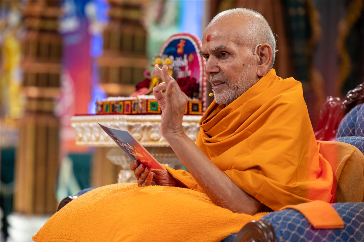 Swamishri draws upon the life and teaching of Pramukh Swami Maharaj, “In the joy of others lies our own”