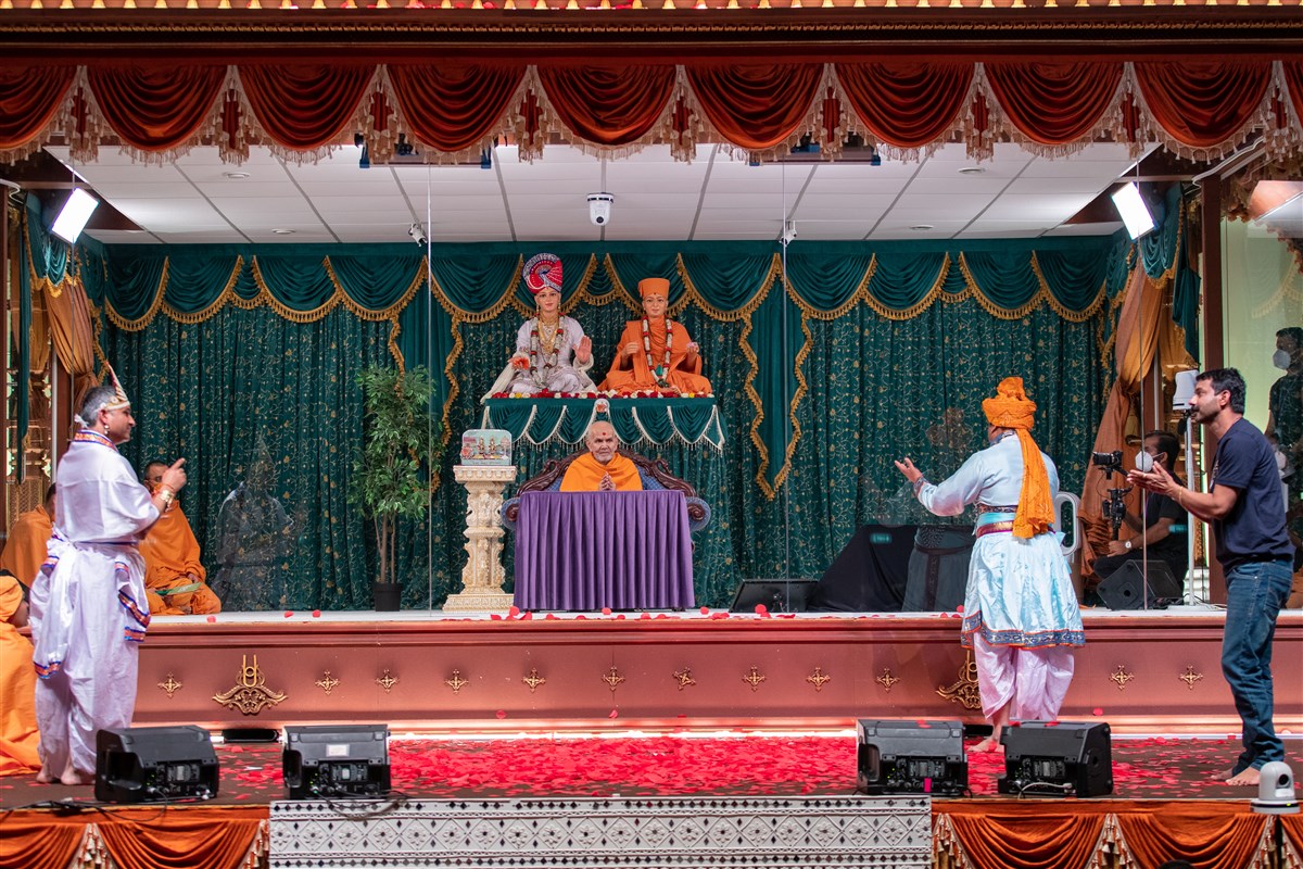 Devotees present an interactive drama before Swamishri