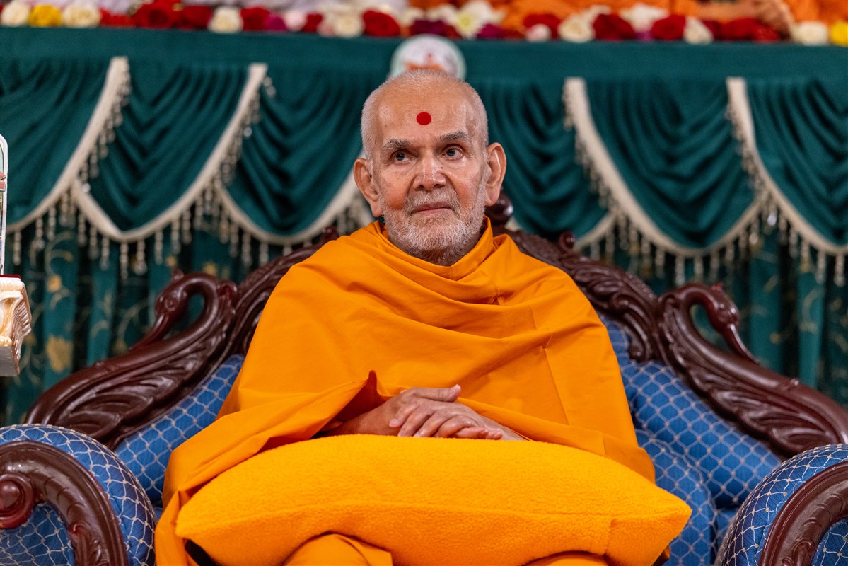 ...as Swamishri listens attentively
