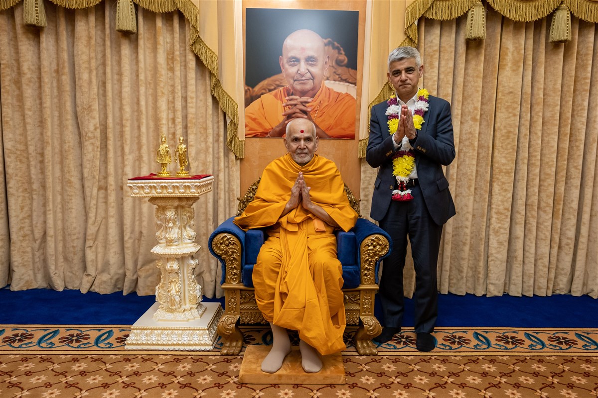 Mayor of London Visits Neasden Temple