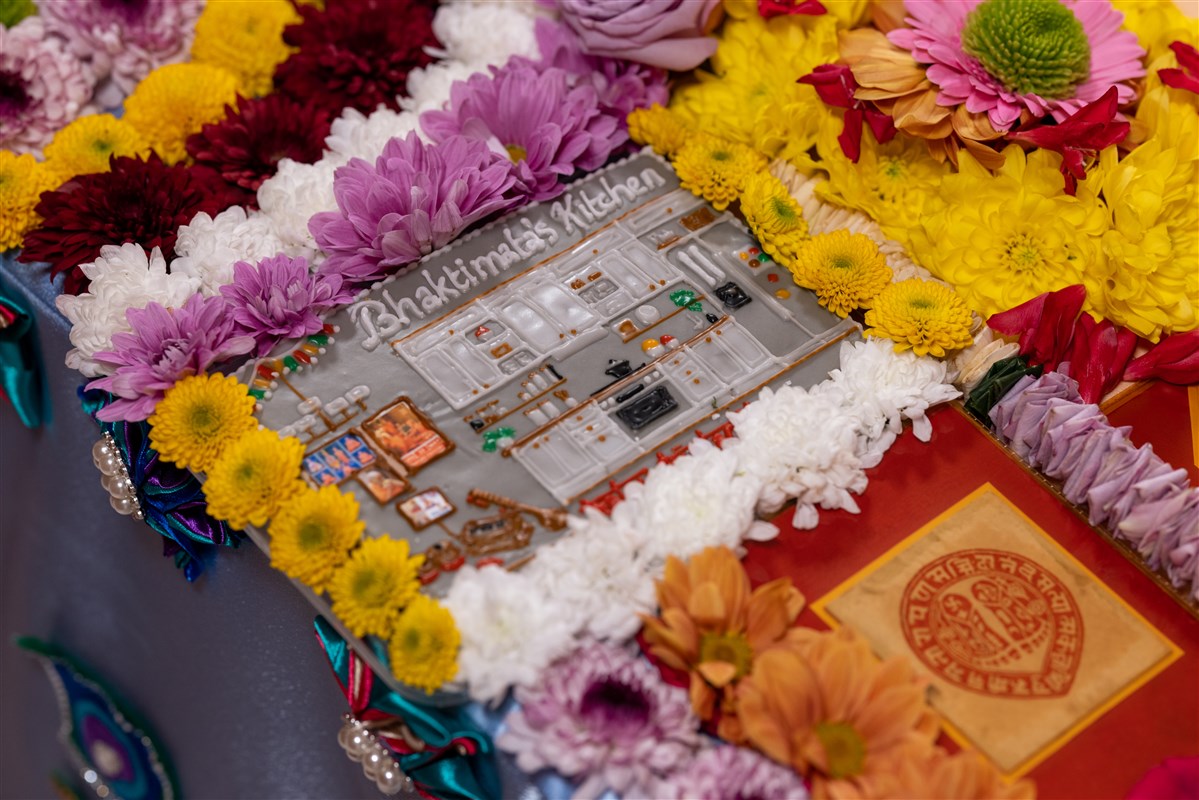 A decorative offering in Swamishri's puja