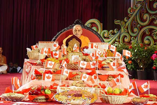 Swamishri is invited to Canada by devotees with sweets 