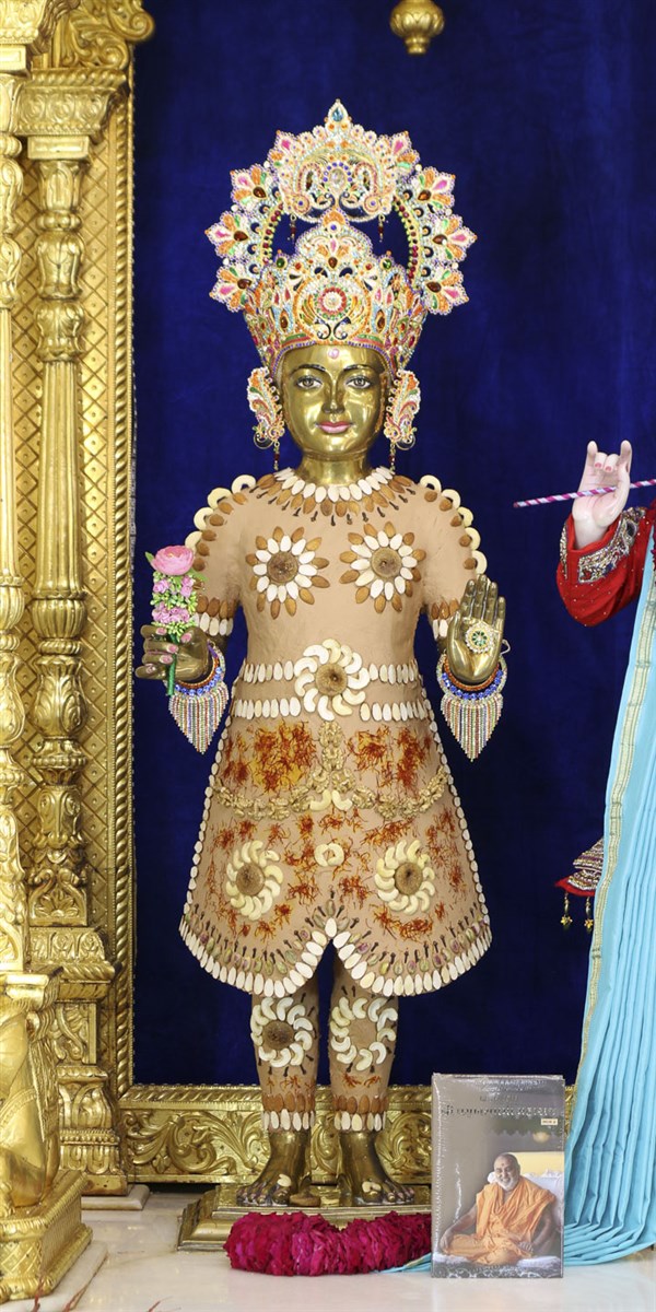 Chandan Adornments of Murtis 2023, Junagadh