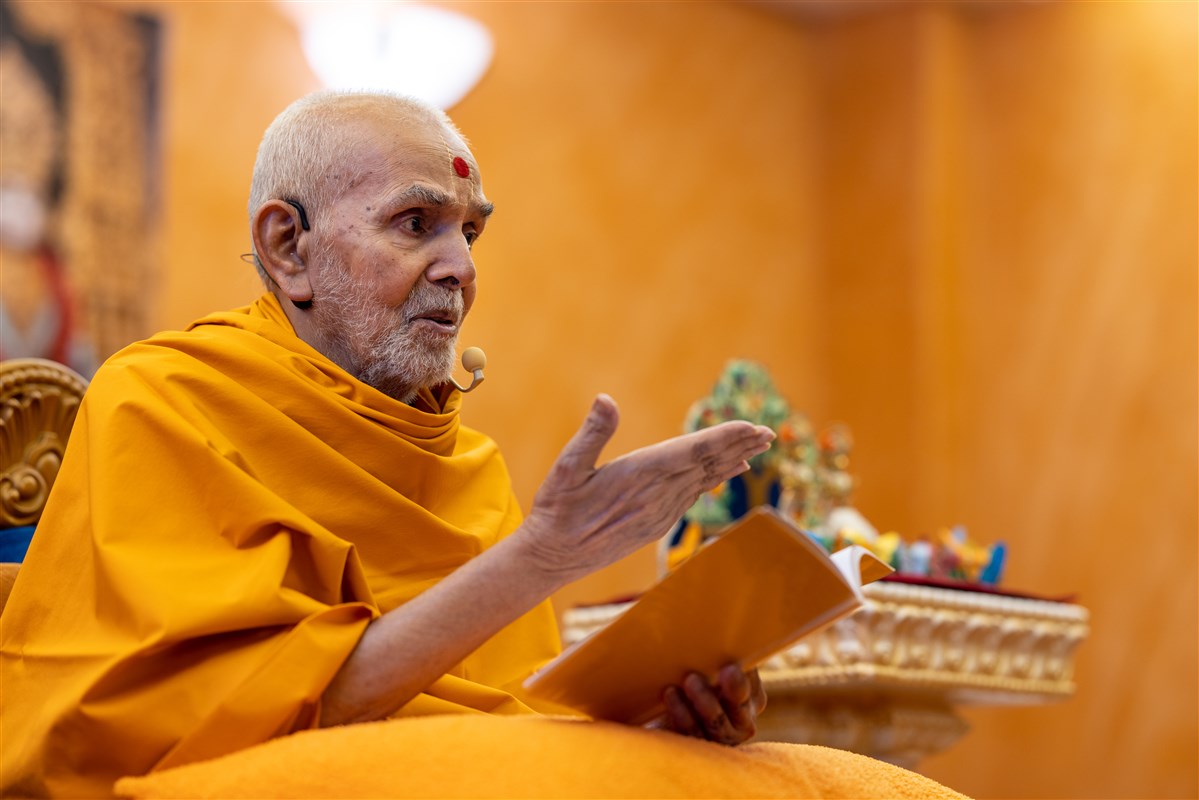 Swamishri elaborates upon the teachings of Pramukh Swami Maharaj