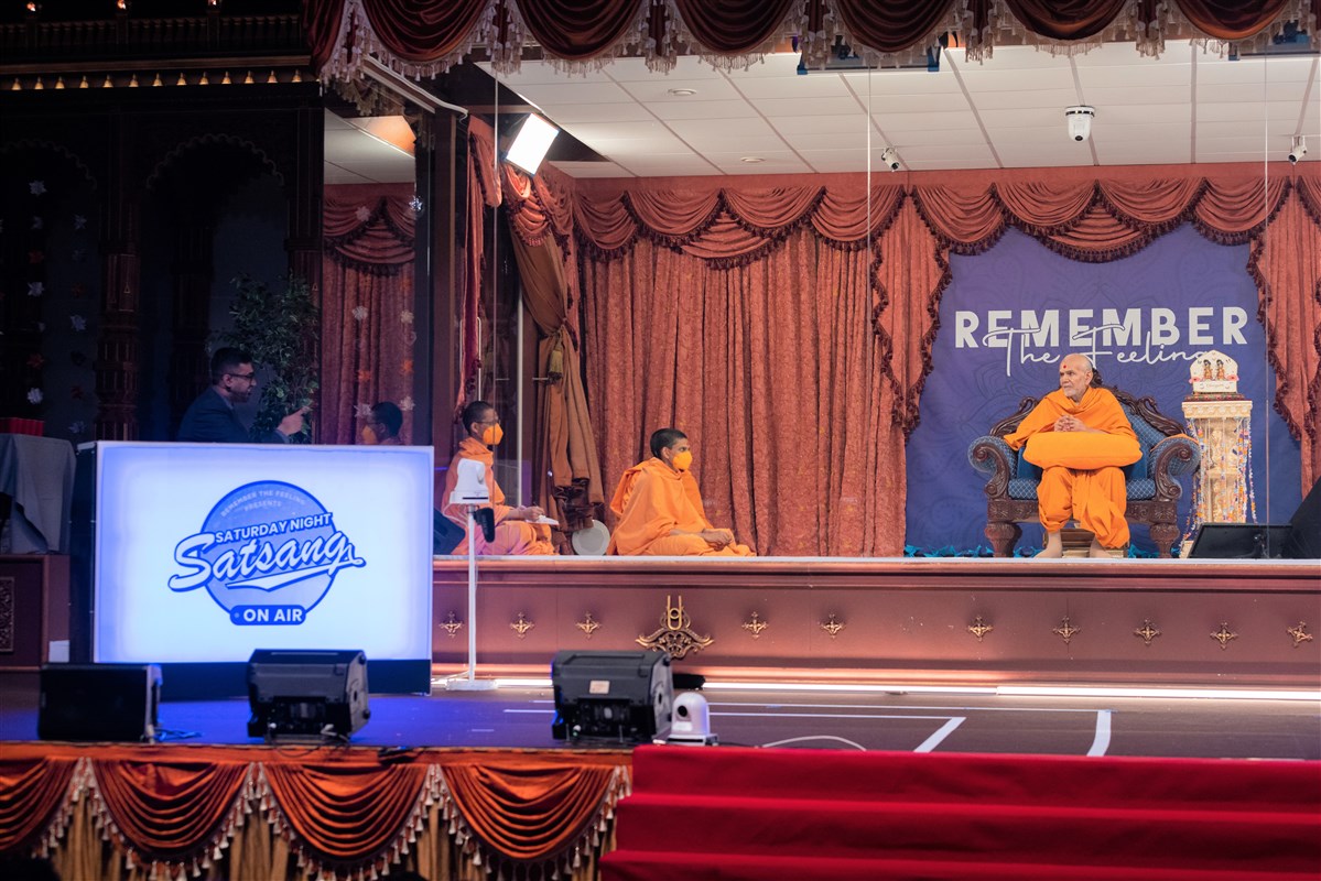 Swamishri listens attentively to the programme