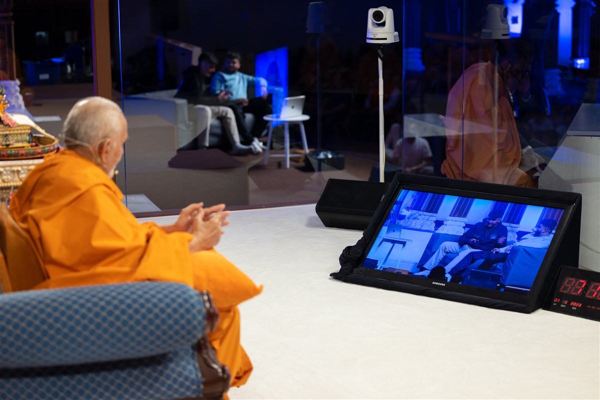Swamishri watches the drama performed by the kishores