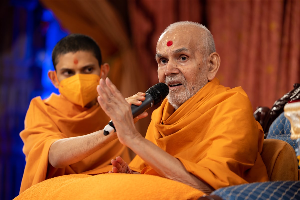 Swamishri shares his guidance for the kishores and kishoris