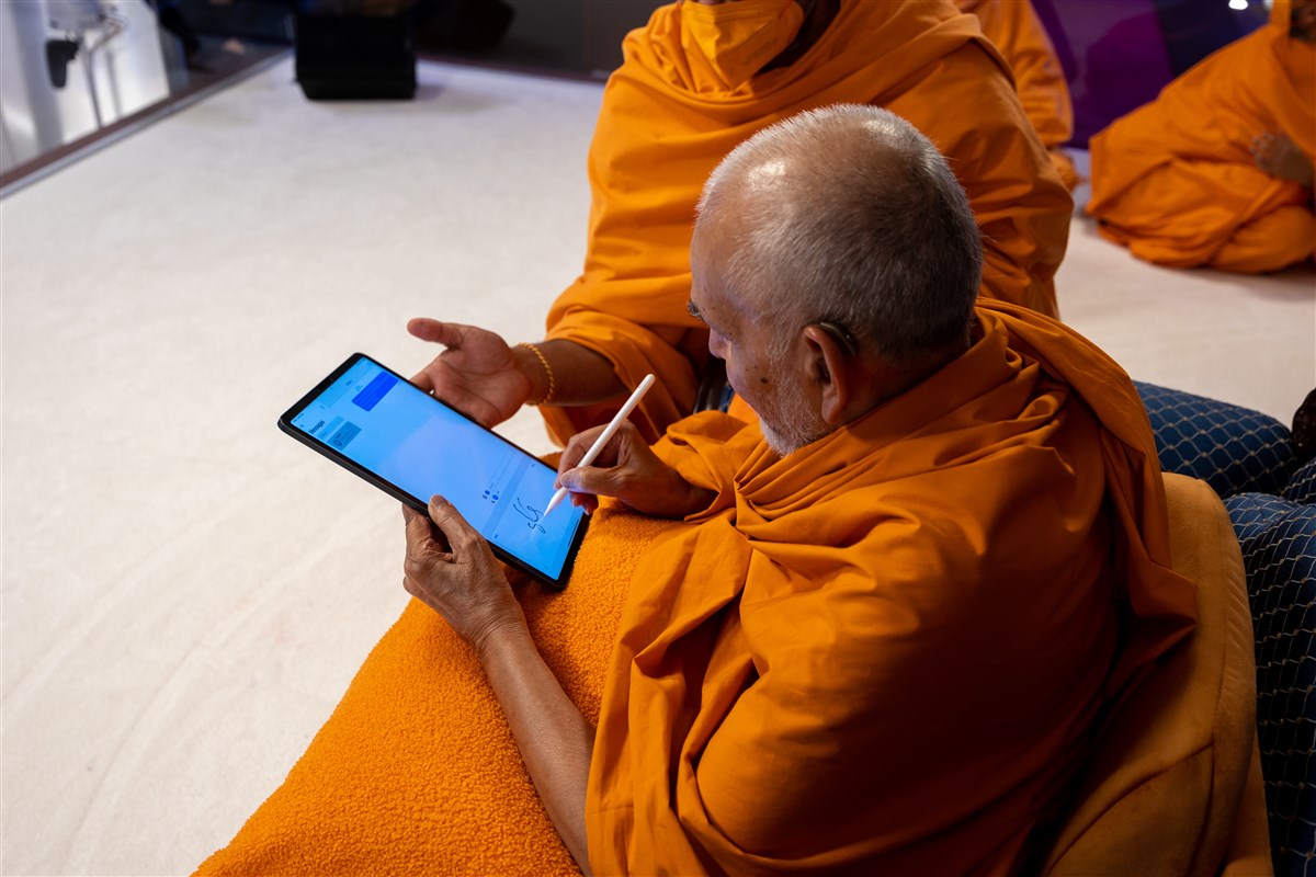 Swamishri sends a personal message of inspiration and blessings to all the kishores