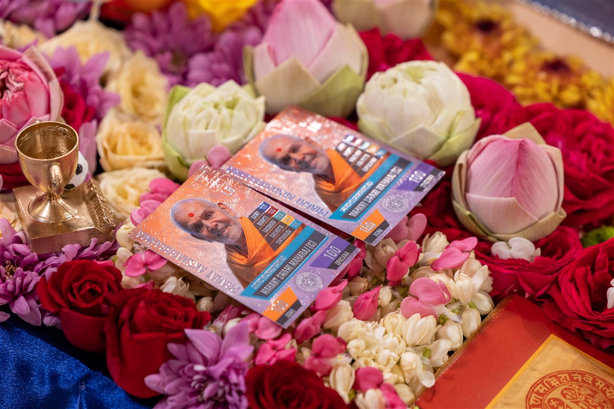 Mementoes for the children are sanctified in Swamishri's puja