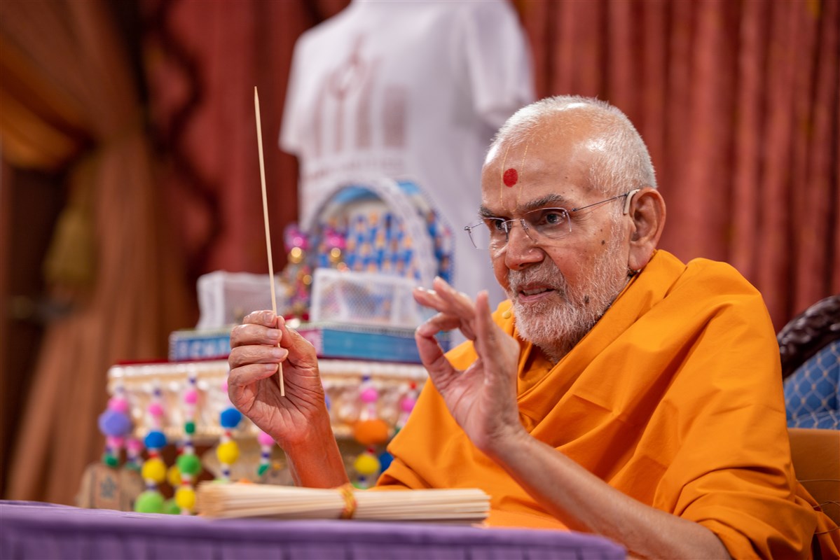 Swamishri, expanding the analogy, explains that a single stick...