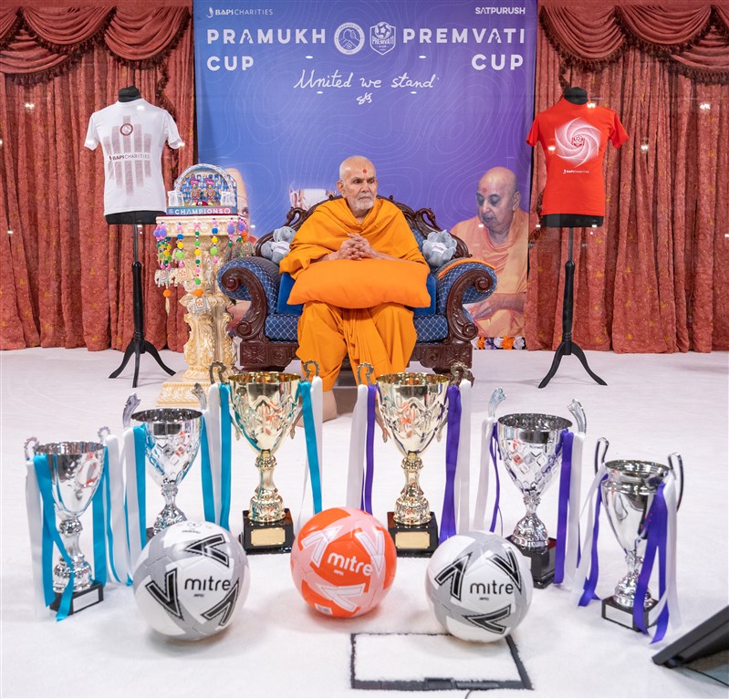 Swamishri presides over the assembly ahead of the children's football tournaments today