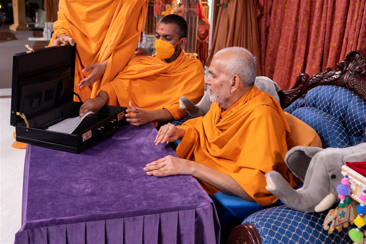 Swamishri receives a contract to sign...