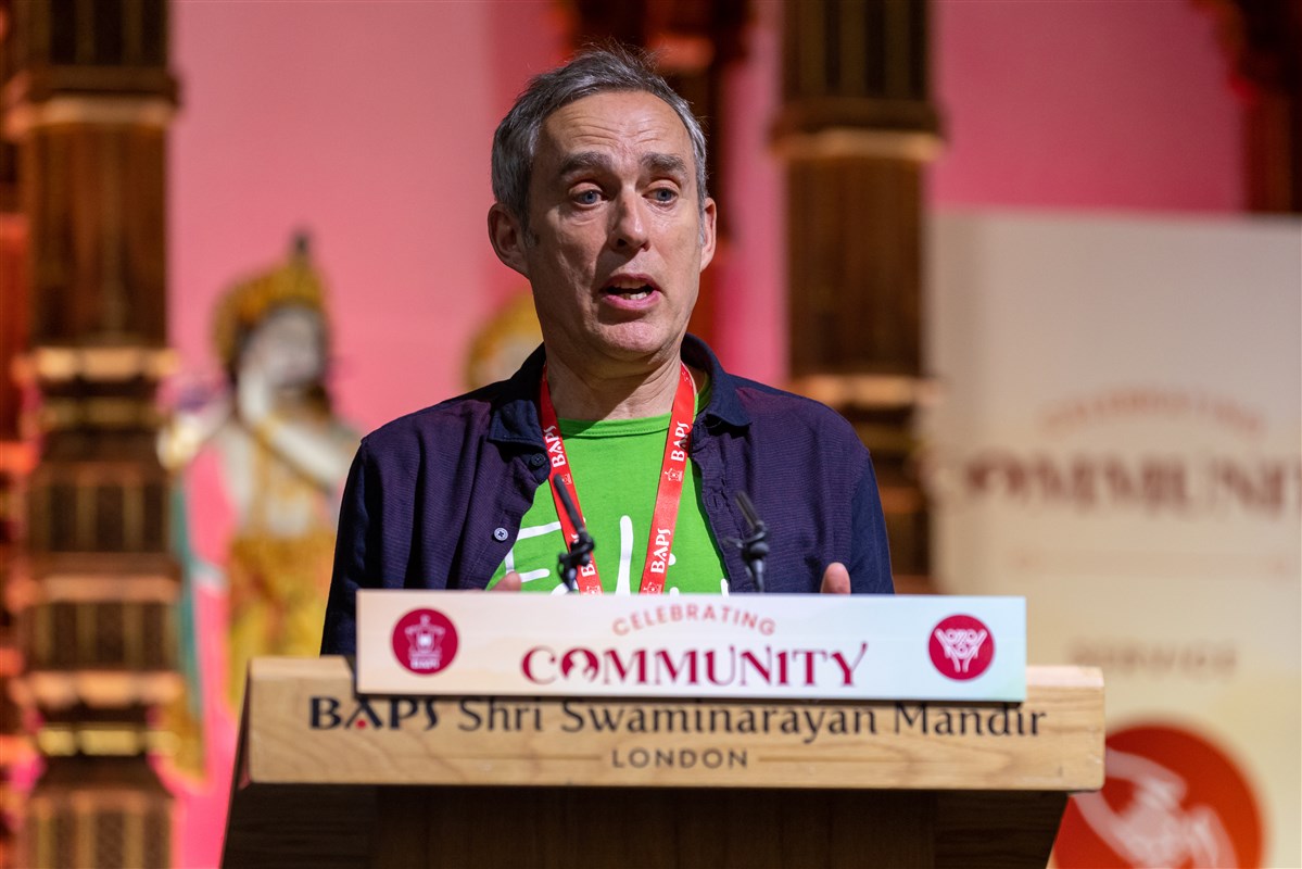 Damien Conrad, Community Partnerships Manager at The Felix Project, thanked Neasden Temple for helping to feed thousands of vulnerable people in London