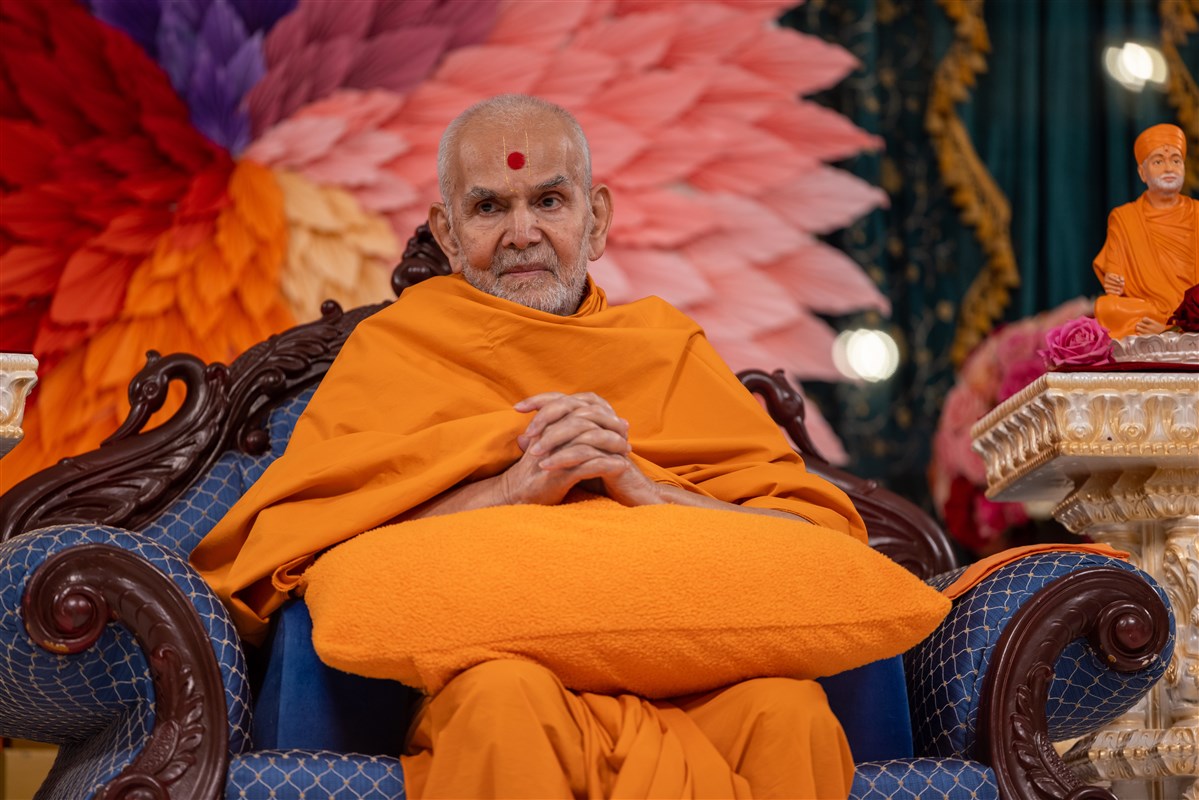 His Holiness Mahant Swami Maharaj presided over the assembly