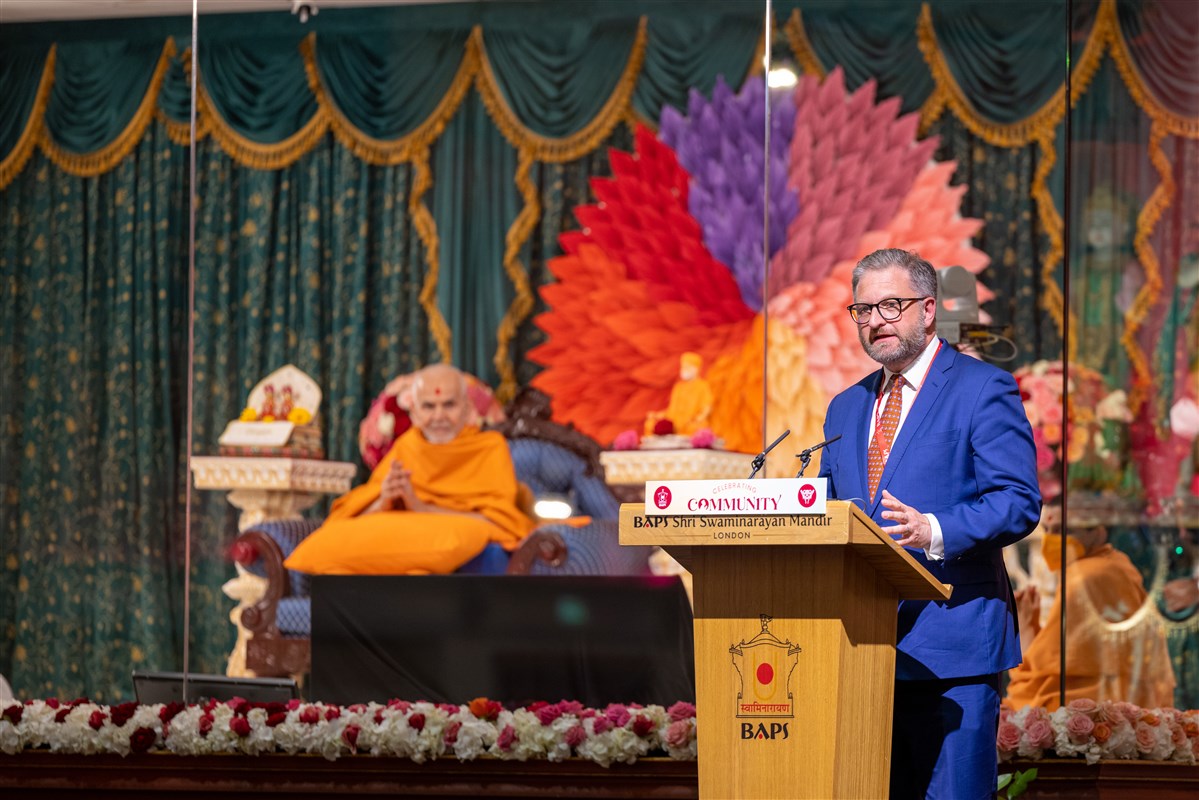 David Gold, Director of External Affairs and Public Policy at Royal Mail, recognised Neasden Temple as not just a global architectural icon, but a beacon of diversity and openness