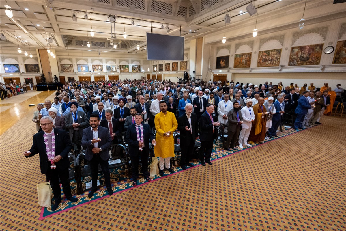 The guests participated in the arti ceremony