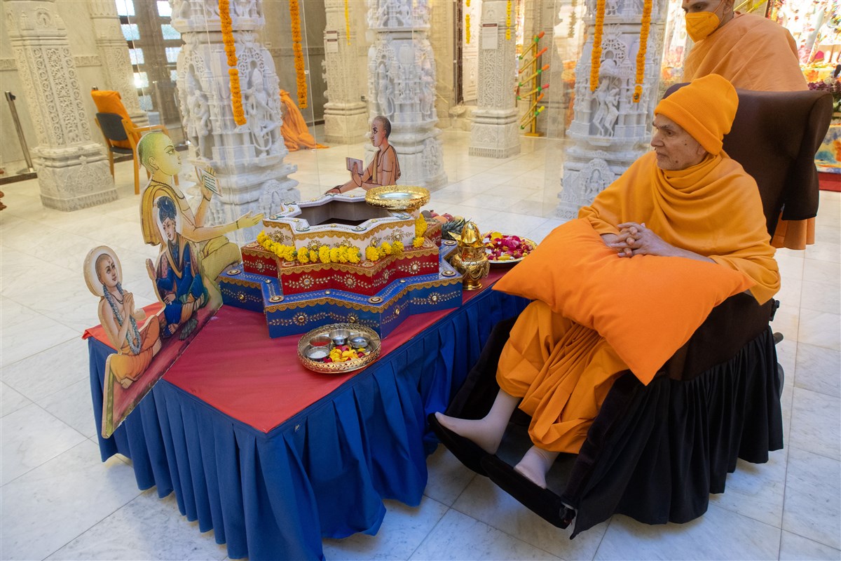 Swamishri observes a decorative display indicative of today's diksha mahotsav