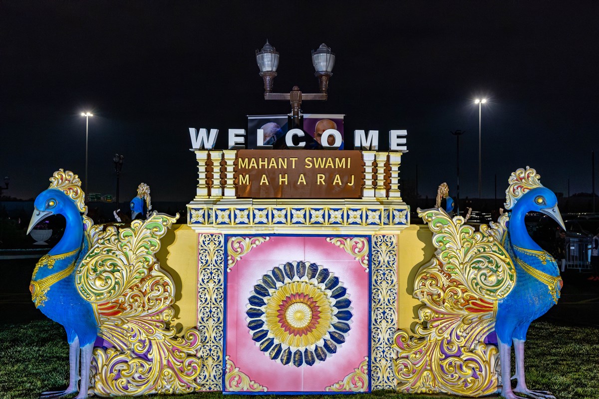 Mandir decorated for the welcoming of Mahant Swami Maharaj