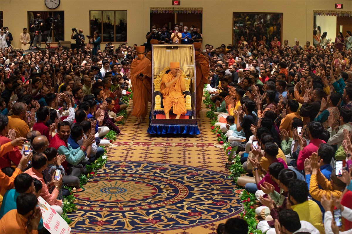 Swamishri greets everyone patiently and affectionately